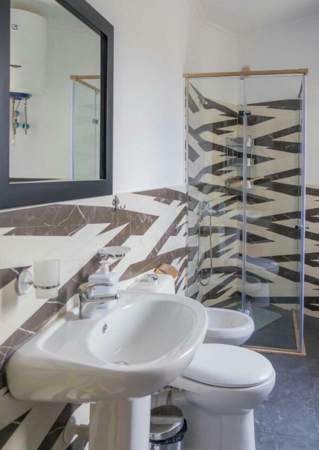 Modern Furnished Apartment With View 티라나 외부 사진