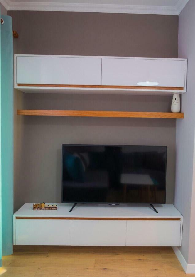 Modern Furnished Apartment With View 티라나 외부 사진